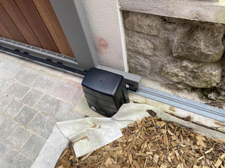 Motorisation de portail : pourquoi c’est devenu indispensable à Achères, Osny et Le Vésinet ?