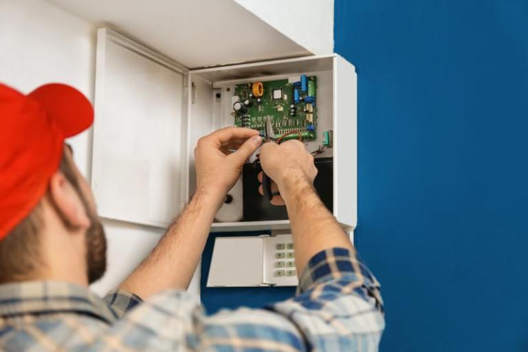 Urgence électrique, quels réflexes adopter avant l'arrivée du professionnel