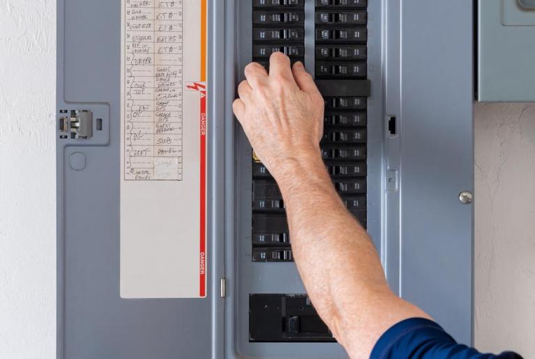 Comment réagir face à une panne électrique dans votre logement ?